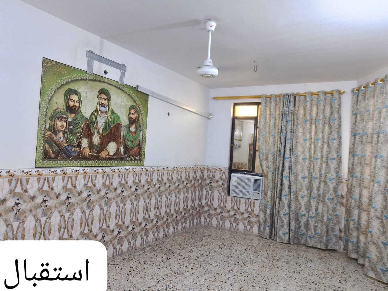 بيت للبيع طابو صرف في بغداد جسر ديالى
السلام عليكم ورحمه الله وبركاته 
بيت للبيع طابو صرف في بغداد جسر ديالى القديم حي الحكيم قرب ملعب اسلام المساحه 150 متر طابق واحد يتكون من غرفتين نوم وصالة وحمام داخلي واستقبال ومطبخ وكراج سيارة وحديقة صغيرة وصحيات خارجيه والبناء  (2015 )للاستفسار على الرقم/*********** (بي واتساب)
