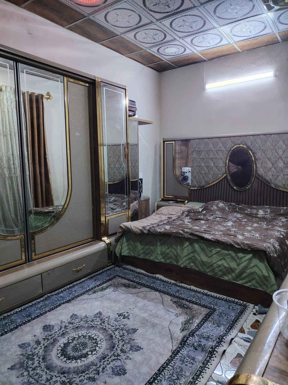 السلام عليكم

مكلفه بالنشر

بيت مساحه 145 مسلك في منطقه  المحموديه
يتكون البيت من غرفتين وصاله ومطبخ وديوانيه وصحيات واكو غرفه بالطابق الثاني تحتاج ترميم ترهم مخزن للاستفسار الاتصال على الرقم ***********
