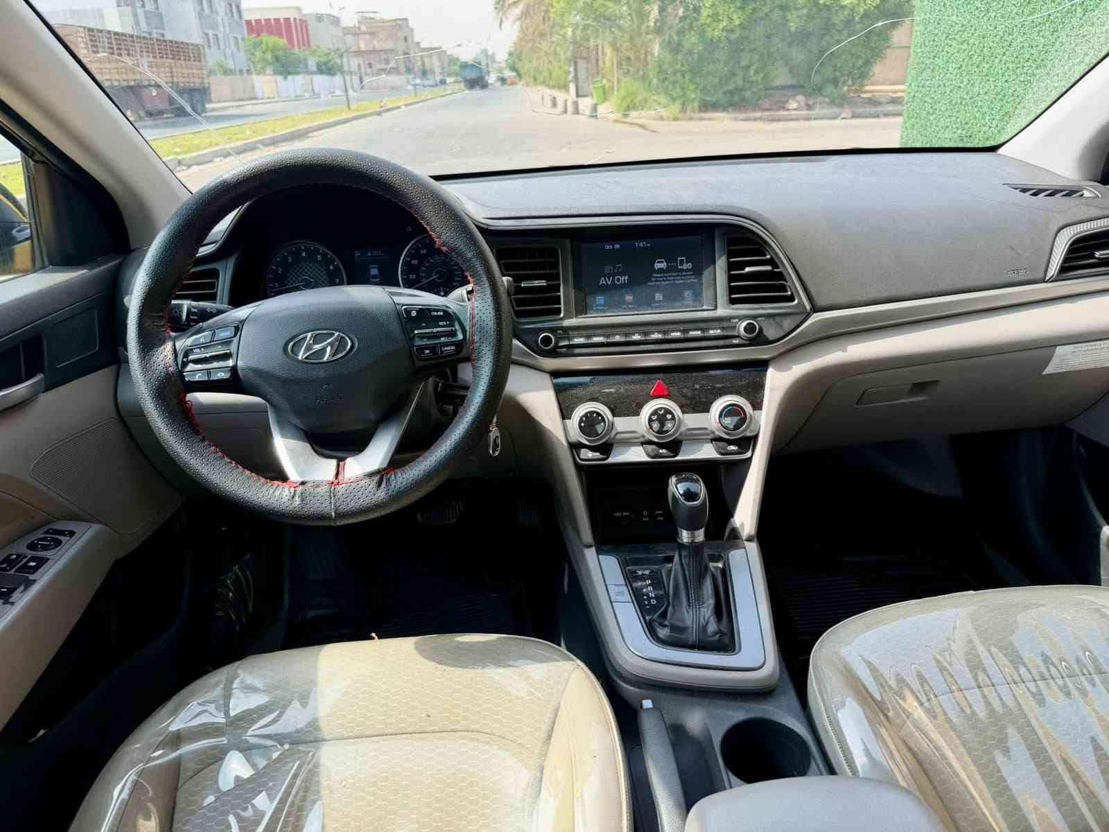 النترا 2019 
وارد امريكي حادث فقط ربع البنيد السياره كلهة كفاله
مكينه 2000دوش 
مكينه كير مكفولات 
تخم تاير صدر جديد

شاشه كامره
تحكمات ستيرن جهتين
رقم بغداد مشروع وطني تحويل ثاني يوم
عنوان بغداد شارع فلسطين 
معروضه 125
*********** بغداد, العراق
