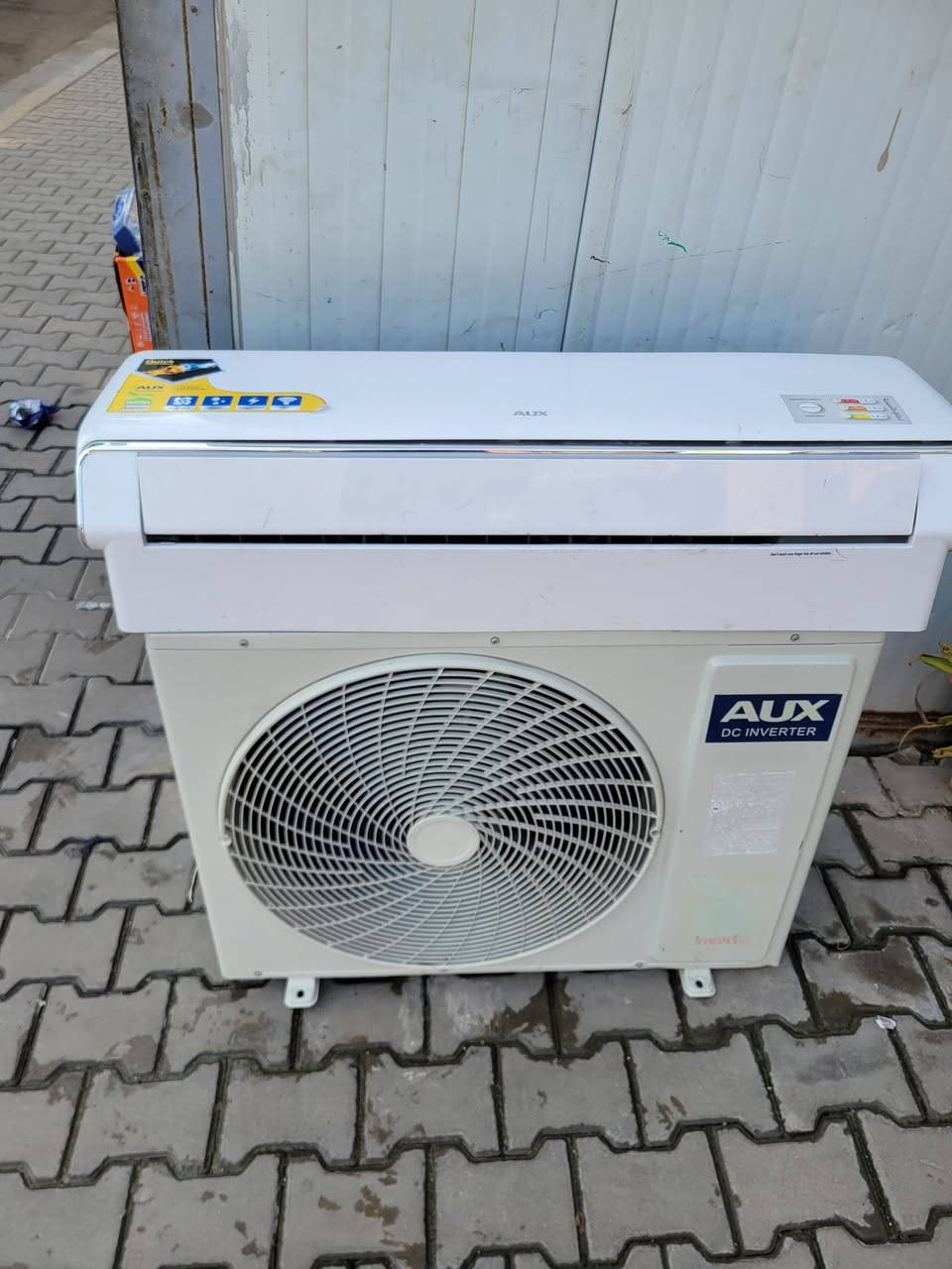 سبلت اوكس طن ونص انفيرتر تحكم امبير مستخدم موسم واحد شغال وكامل غازه مقفول غراضه كاملة تبريده ثلج تدفئة تبريد المكان بغداد للاستفسار ***********
