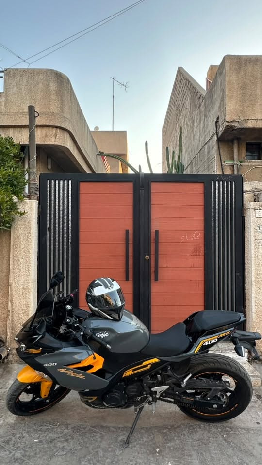 كاوسكي نينجا 400cc 2023 القطعه الوحيدة بل موصل الدراجة ماشية الف ٧٠٠٠ فقط الدراجة ما ناقصها شي عداد الكتروني نظام ABS 
وهذا الرقم : *********** ، مكان الدراجة موصل الايسر 
السعر : ١٦ وبيها مجال ول رقم بي واتساب
