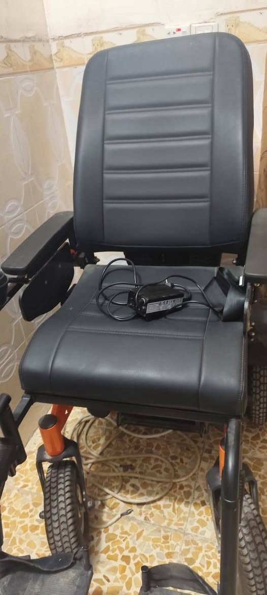 سلام عليكم عندي هاي العربانه مآل معوقين كهربائيه لبيع حله ورديه خارج سيف سعد
السعر 350استفسار اكثر ***********

