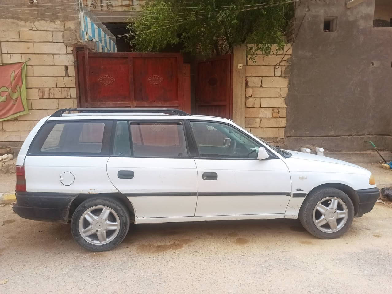 سلام عليكم
للبيع اومراوس
اوبل استر 
محور كير ومكينة كورلا نضيفات 
موديل 94
كهربائيات شغالة 
السيارة بسمي سنوية مجددة ل 27
ارقام نگليزي 
السعر 30 وبيه مجال 
للاتصال ***********
مكاني ناصرية
