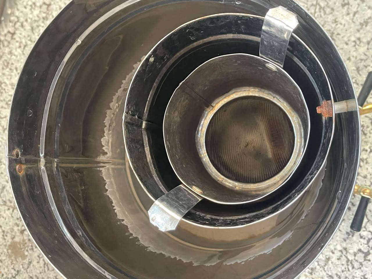 سماور شاي علغاز مستعمل شي قليل كلش نظيف
السعر ٤٥،٠٠٠ و بيه مجال 
للتواصل ***********
