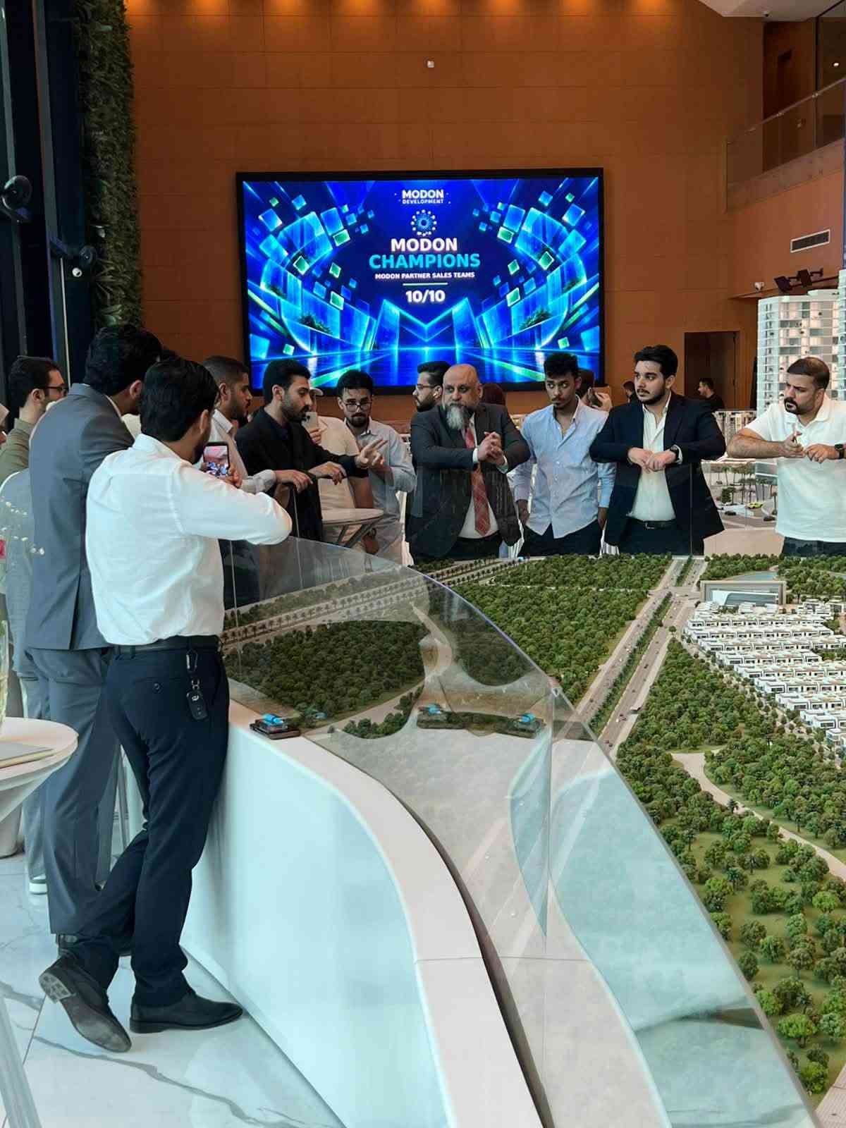 التدريب الخاص لفريق شركة حلم بغداد للأستثمار العقاري المخصص لتسويق مشاريع مدن  بخصوص الطرح الجديد لمدينة المستقبل شكراً لجهود الأستاذ حسن النجار المحترم والأستاذ زكي الرائع يتضمن الطرح الجديد بيت 160 م وفلل دوبلكس واربع بنايات بمساحات مختلفة وبطريقة الدفع الجيل الثاني من الايجار التمليكي او بطريقة 1/1 شراء بالمتر المربع 

للحجز وتثبيت الاهتمام 
الاتصال ***********

