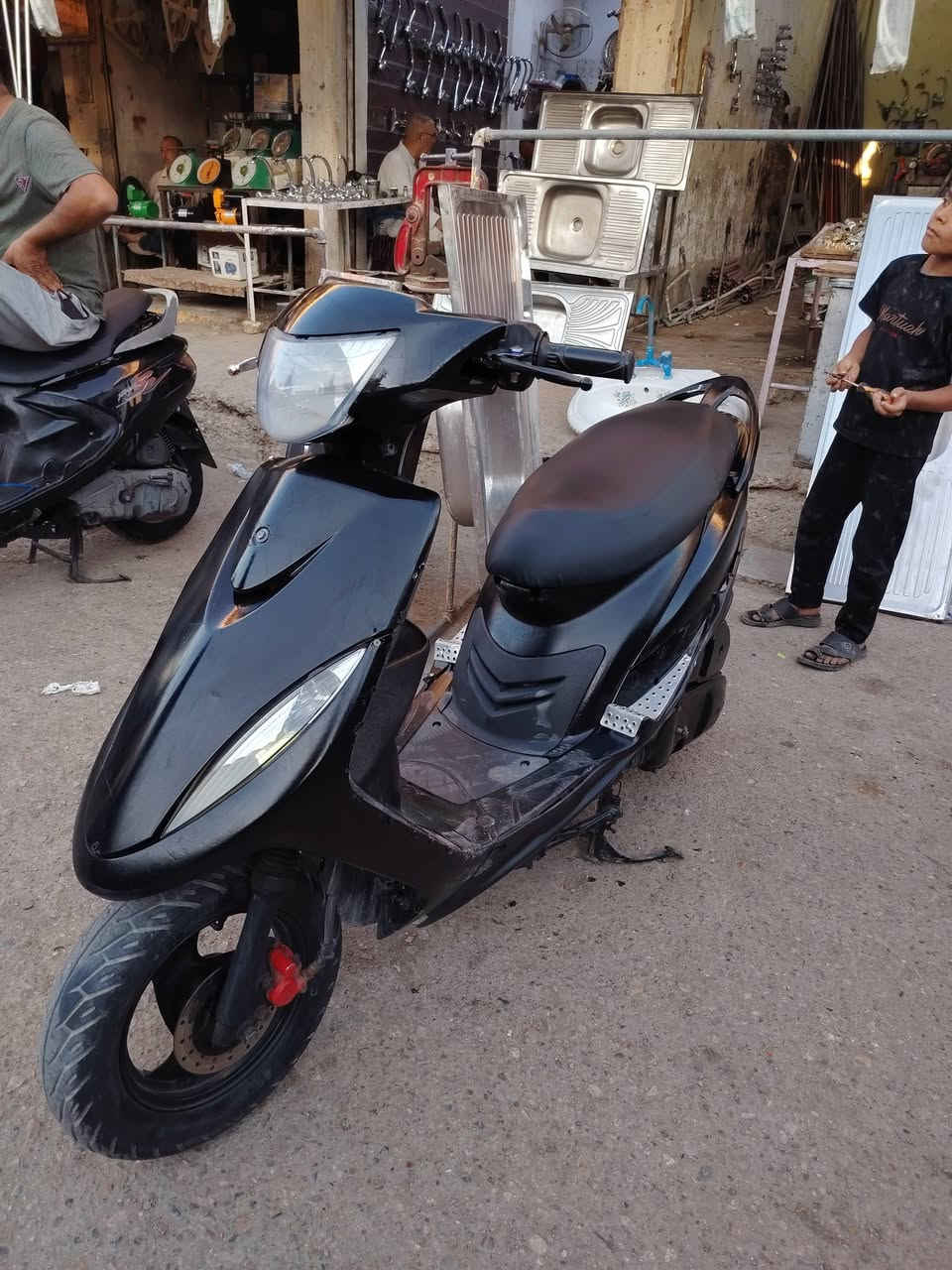 السلام عليكم دراجه للبي
ماكس عدله ياباني بلاديه
 مكينه معدل خير من الله مبدل بيه فقط ولفات
نگره سلف -
مكان شافعيه
السعر 550 وبيه مجال
اتصل وبيك خير وتدلل ***********
