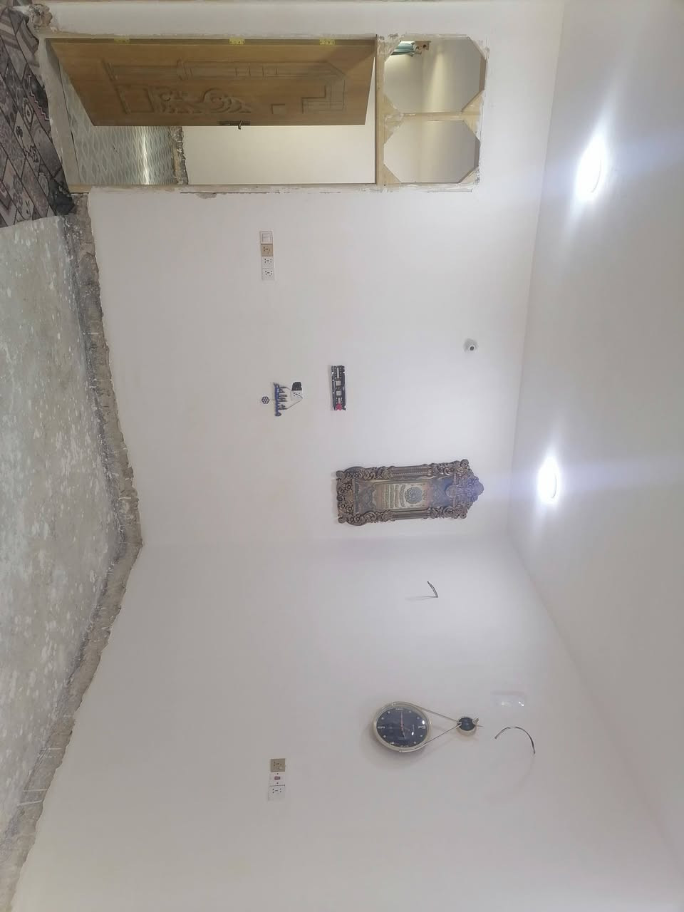 السلام عليكم الدار للبيع المساحه ٢٥٠ متر بناء كامل حديث ٢٠٢٦ يتكون من غرفتين وهول واستقبال ومطبخ ومجمع صحيات و حديقه وكراج سياره مثل ماموضح بالصور طابو زراعي سند ٢٥ بأسمي وكافه الخدمات موجوده شارع العلويه شريفه بت الحسن من جهة الطهمازيه السعر ٨٧ بي مجال قليل للاستفسار ***********

