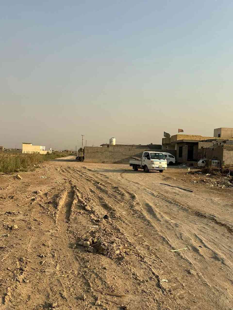 جمعه مباركه دونم  ركن زراعي البيع الواجهه ٣٢ نزال ١٠٠محدد بلوكًيتوفر مي مجاري كهرباء تبليط يبعد عنه ١٠٠متر تتوفر دوانم وقطع راضي مخدومه كافه المسحات وبسعار مناسبه سعر دونم )ب٦٠)وبي مجال العنوان الحميديه قرب ملعب علي مردونه مجاور أراضي علي اسمر  *********** مكتب دلاليه الكوثر العقار
