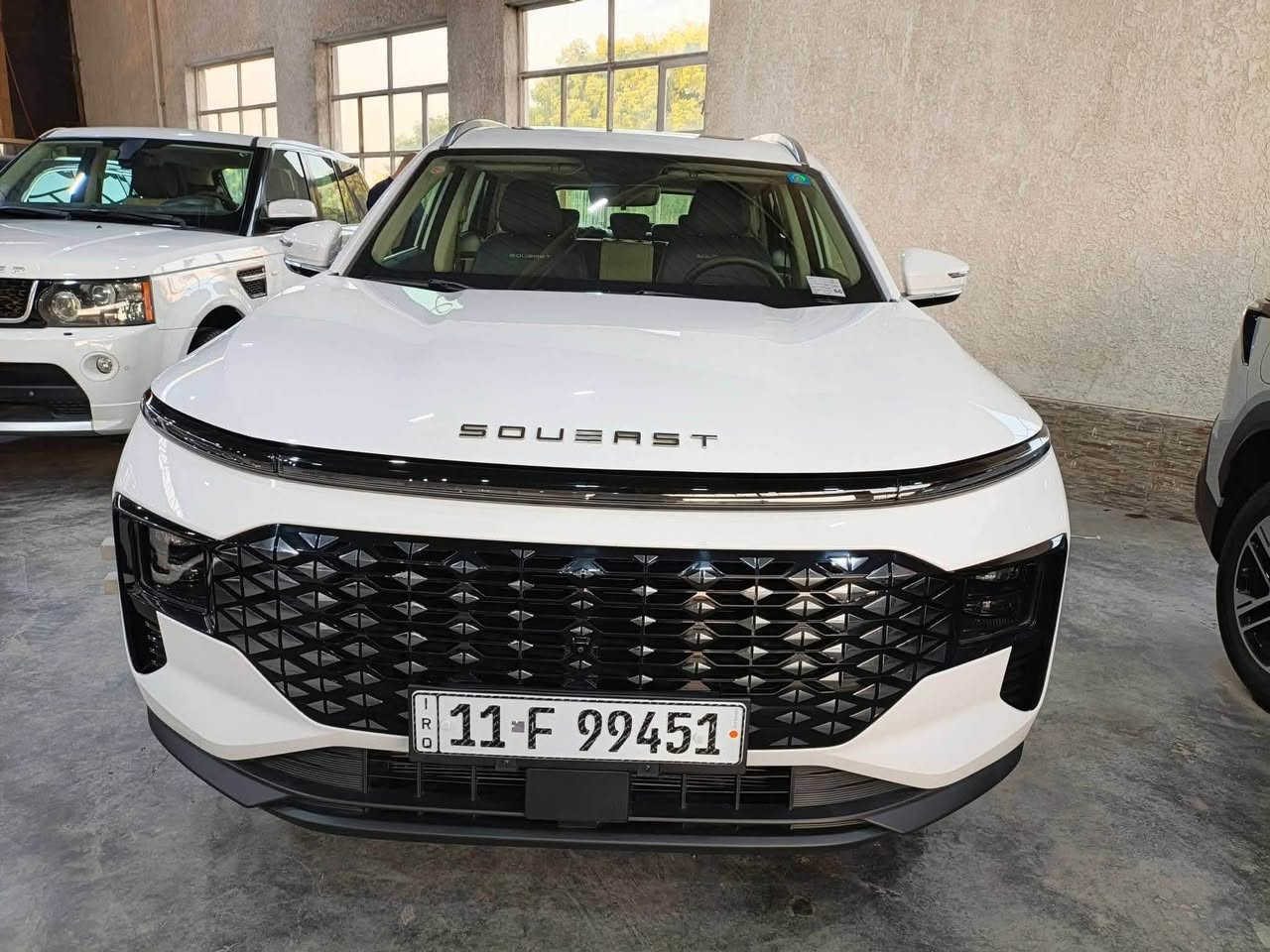 سوئيست 2026 S07 1.5L COMFORT
العداد: 11 الف داخل ضمان شركه 

المحرك: 4 أسطوانات 1.5L  تيربو 156 حصان

العزم (نيوتن-م.): 230

ناقل الحركة: اوتوماتيكي دبل كلاتش من 6 سرعات

استهلاك الوقود: 7.8 لتر لكل 100 كم

الضمان الأساسي: 6 سنوات أو 200,000 كم (أيهما أولا)

ضمان المحرك: 10 سنوات أو 1،000،000 كم (أيهما أولا / للمالك الأول) 

المواصفات:

*إطارات قياس 20 إنچ

*فتحة سقف بانوراما 1. 1 م

*الصندوق كهربائي 

*مثبت سرعة

*كاميرات محيطية 360 درجة 

*حساسات خلفية 

*شاشة عرض وعدادات رقمية قياس 24.6 إنچ

*نظام صوتي متطور 8 سماعات عالية الجودة

*نظام ابل كار بلاي واندرويد أوتو لاسلكي

* نظام اوامر و تحكم صوتي

*شاحن هاتف لاسلكي سريع

*مقصورة الركاب من الجلد الفاخر 

*مقعد السائق كهربائي

*عدد صفوف المقاعد 3 (7 ركاب) 

*إنارة ترحيبية مع إنارة محيطية

*عتبات الأبواب الامامية مضيئة

*مصابيح أمامية و خلفية أوتوماتيكية LED مع مصابيح نهارية

*المرايا الجانبية قابلة للطي كهربائياً ومدفئة

*ماسحات الزجاج الامامي مع حساس تلقائي للمطر

*دخول ذكي (بصمة)

*تشغيل عن بعد

*خاصية إغلاق الشبابيك وفتحة السقف عن بعد

*فلتر تنقية الهواء (N95)

*مسند الذراع الوسطي مع ثلاجة

*انماط قيادة متعددة

*وسائد هوائية امامية وجانبية عدد 4

*نظام الفرامل الأوتوماتيكي Autohold

*نظام التحكم بنزول المنحدرات

 *نظام المساعدة لصعود المرتفعات

*نظام مراقبة ضغط الإطارات

*نظام المكابح المانعة للانغلاق ABS

*نظام التحكم بالثبات ESC

 بغداد حي البساتين ***********
