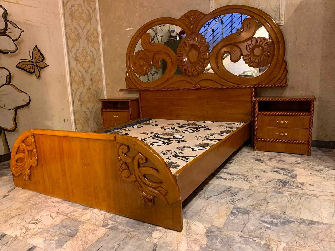 السلام عليكم ورحمة وبركاته من رخصت مدير محترم  الغرف عدد اثنين للبيع  صاج تفصال درجه اولى الله شاهد عل ايدي فصلتهن الغرف خشب 5 ملم ثكيلات جدا تكمه داخل وخارج صاج الضهر جرجوبه نضافتهن 100‎%‎ اي ضرار ماكو تخت جربايه صاج بلوك ثكيل السعر الغرفه خمسه  ملحق 700  وتحتوي عل قاصه سريه ،،،،،،السعر الغرفه خمسه  بيبان 600    ونقوش كله صاج يدوي ثكيله جدا  رقم هاتف *********** بغداد مكلفه بالنشر اتصلو عل رقم فقط السبب البيع الانتقال الى امكان اخر بلا زحمه عليكم صعدو منشور بكلمه يالله
