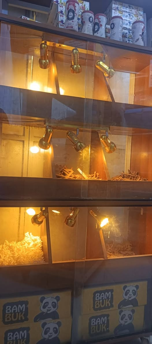 السلام عليكم جام خانه لعرض الجباس والكرزات للبيع سعر 125بغداد واتساب ***********
