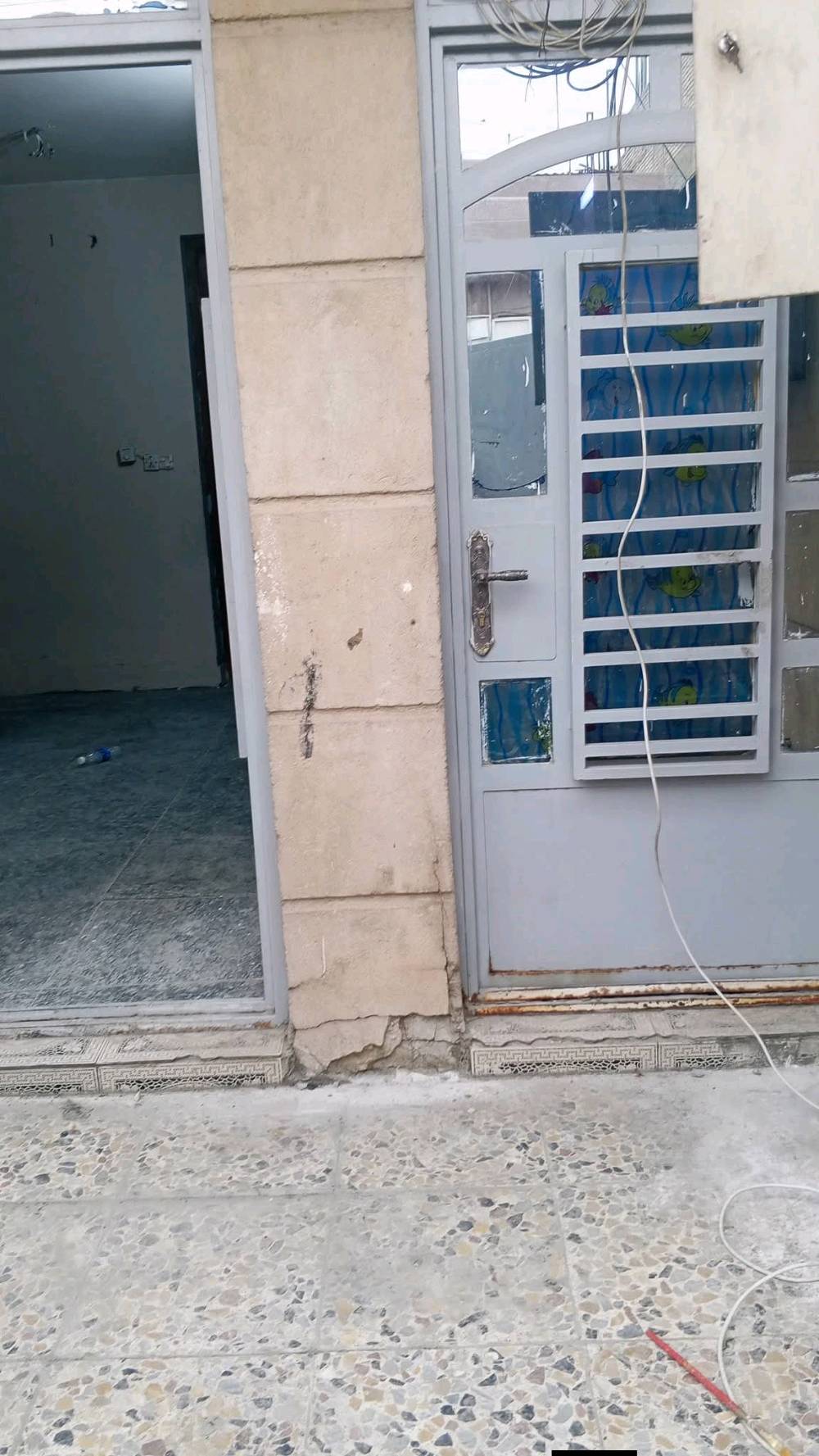 مشتمل للايجار الشعب شارع عدن بظهر جامع الجهاد شارع الحدادين طرمه مدخلين استقبال مطبخ حمام منور حولي الطابق الثاني غرفتين نوم وحولي بدون دلاليه 550 اجارة