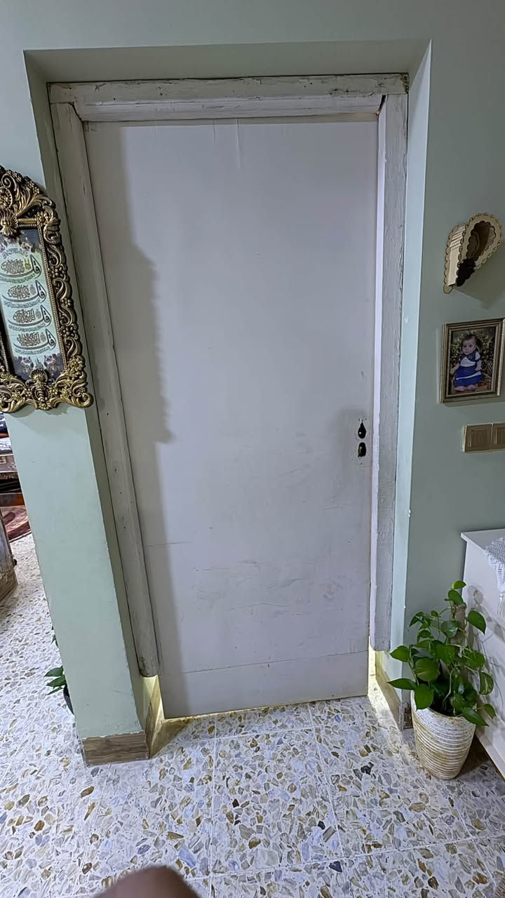 ‏بيبان للبيع
￼ ‏أبواب خشب قديمة للبيع خمس أبواب 40الف
‏للاتصال ￼***********
