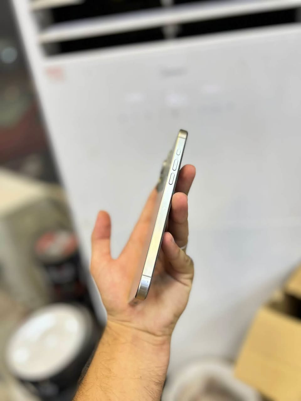 📱 آيفون 15 برو ماكس

🔹 الذاكرة: 256GB
🔹 دبل سيم كارت
🔹 الشاشة: أصلية وكالة، غير مستبدلة
🔹 بيها نقطة سودة بالشاشة
🔹 الجهاز من حدث اخير تحديث ‎»طلعت الشاشه غير معروف  رغم أن الشاشة أصلية وغير مستبدلة كارتون ويا بعده وكاله شرط.
