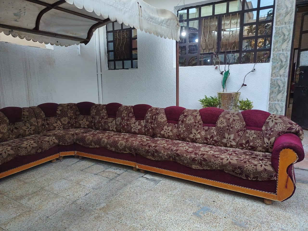 ديوان للبيع خشب عراقي 10متر
السعر 150الف.***********
