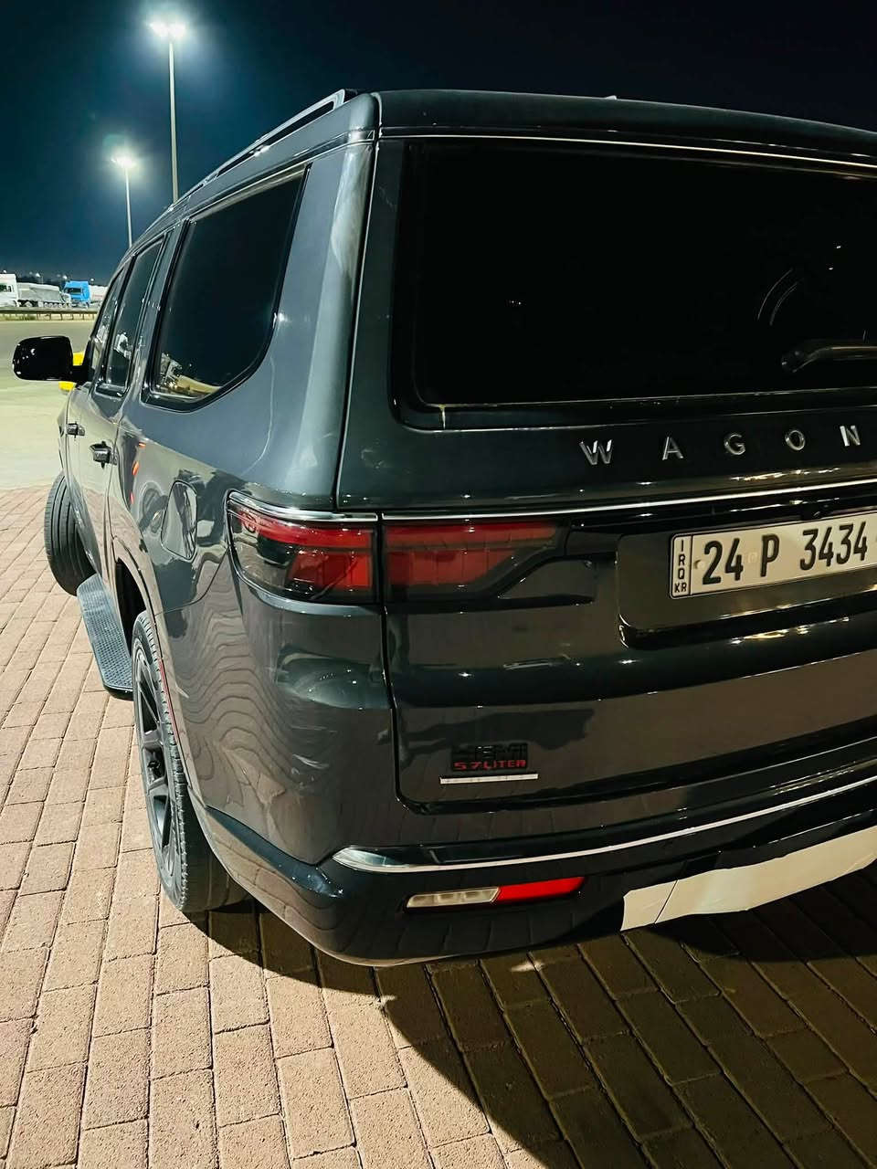 ✨ للبيع | Jeep Wagoneer 2022 ✨
🇺🇸 وارد أمريكي

للبيع جيب واكنر 22 موديل 

🚙 فئة فخمة جيب واكنر Full Option

✅ محرك HEMI 5.7L V8 ثمانية سلندر

✅ فل مواصفات (ما عدا فتحة السقف)

✅ 7 مقاعد جلد فاخر

✅ مقاعد كهربائية مع خزن (Memory)

✅ تدفئة وتبريد للمقاعد الأمامية والخلفية

✅ تبريد مركزي قوي

✅ شاشة كبيرة متعددة الوظائف

✅ شاشات خلفية للركاب

✅ كاميرات 360 محيطية

✅ رادارات أمامية وخلفية مع تنبيه

✅ رادار بالمرايا + إشارات بالمرايا

✅ نظام الخروج عن المسار (Lane Assist)

✅ خمس وضعيات قيادة مختلفة

✅ جير إلكتروني (Mouse Shifter)

✅ ستيرن كهربائي متحرك مع تحكم كامل

✅ بدالات البنزين والبريك كهربائية

✅ دخول ذكي + تشغيل بصمة

✅ بصمات على الأبواب

✅ باب خلفي كهربائي مع شفط

✅ داخلية فخمة صاج

✅ منظومة صوت BOSE الأصلية

✅ لايتات زينون أصلية

✅ ويلات 22 إنج بلاك أسود بلادي

✅ جميع المواصفات المعروفة للواكنر الفل

📍 الممشى 60  ألف مايل فقط

📍 رقم دهوك المميز 3434 (شمالي)

⚠️ ملاحظة:

ضرر أمريكي خفيف بالمقدمة، البونيد شبرين تقريباً، مصلح بنفسه بنيد فقط، والأربكات سليمة 100%.

💰 السعر:300الف دولار 

يعني 300 $ ورقه 

(قابل للتفاوض بالمعقول)

📞 الهاتف:***********

***********

🔥 سيارة تجمع بين الفخامة والقوة والراحة، نظيفة جداً وجاهزة للفحص بأي مكان
