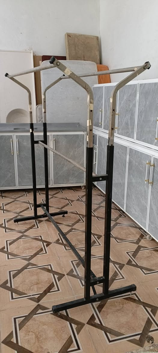 2فڕن هەردووکیان مەزبووت وبێ کێشە
ستاندبۆدووکانی جل وبەرگ وئوتوو
بۆپەیوەندی***********سلێمانێ السليمانية, العراق
