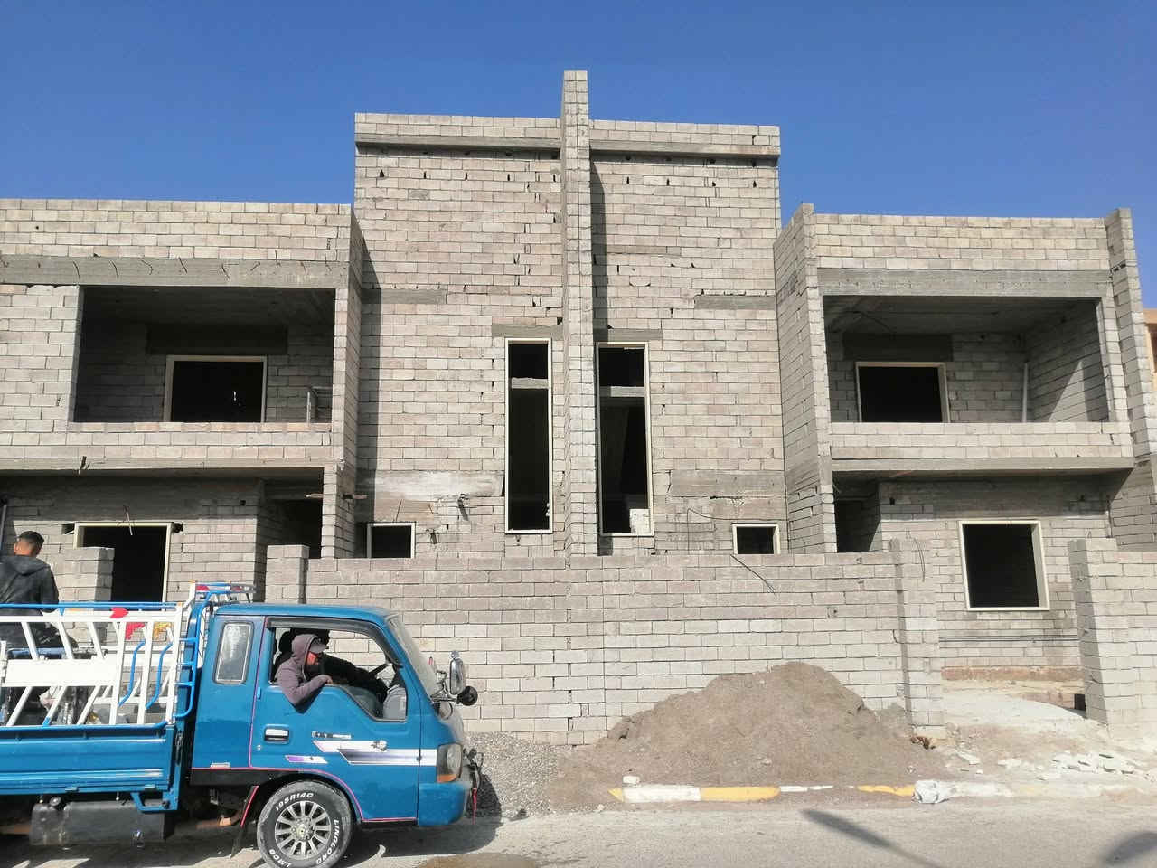 يوجد كادر حجر حلان بسعر مناسب شغل شرط هندسه من يرغب بل عمل يتصل عل خط و الخاص مفتوح ***********
