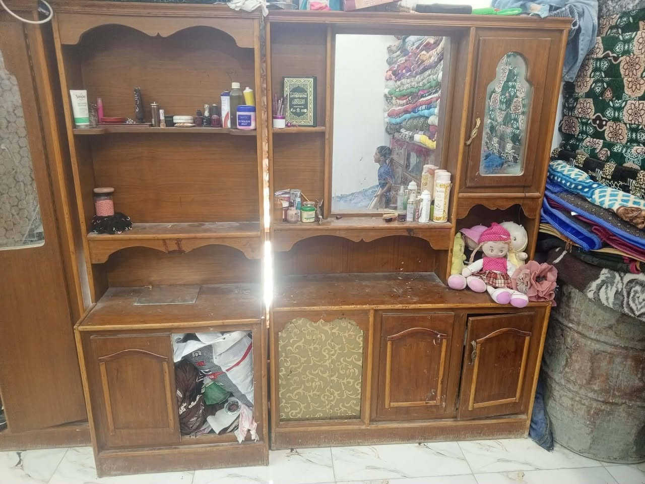 السلام عليكم 
يوجد لدي قرفه اخشاب للبيع بسعر مناسب ***********
