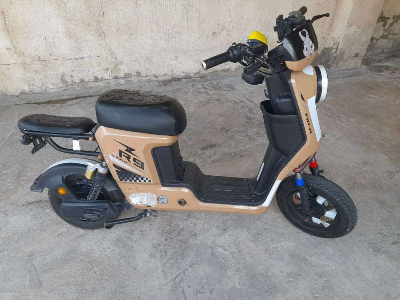 السلام عليكم بايسكل R9   كلش نضيف او جديد اي نواقص ما بي سعره 350 او بي مجال المكان كربلاء حي العسكري الطاقه قطاع 17 الرقم *********** ( انا مكلف بالنشر  )
