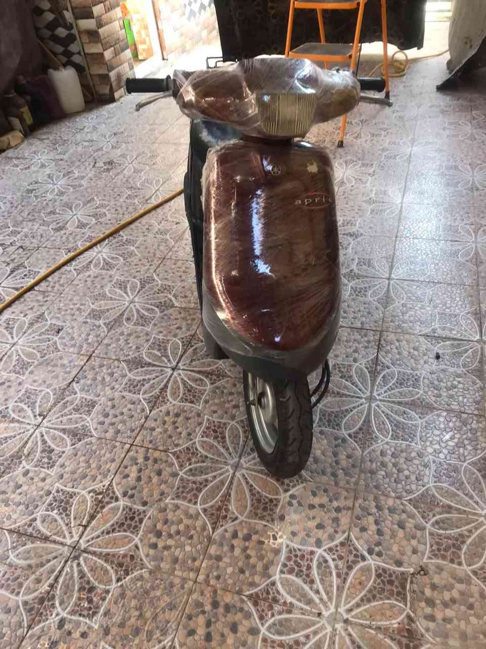 السلام عليكم ورحمة الله
دراجه زعره مكينه ما مفتوحهشاصي ملحوم براسطات 3   كهربيئات لايت امامي هورن شغال سلف عوزه بطاريه دراجه نضيفه زوج تيرات جديد سعر170 وبيها مجال
رقمي ***********
