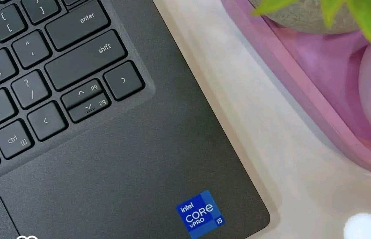 Dell latitude 3420
🔥 Dell Super Slim (Core i5 - 11th Gen G7) 🔥
لابتوب أنيق، خفيف، وأداء فائق للدراسة والأعمال اليومية! 💻⚡
​🎯 أبرز المواصفات:
🔹 المعالج: Intel Core i5 | الجيل 11 (G7)
🔹 الرام: 8GB DDR4
🔹 الهارد: 256GB SSD (سريع جداً)
🔹 كارت الشاشة: Intel Iris Xe 4GB
🔹 الشاشة: 14 بوصة FHD (ضد التوهج)
🔹 البطارية: ممتازة جداً (6 خلايا) + شحن سريع 65W
🔹 المنافذ: Type-C, HDMI, SIM Card, RAM slot
​✨ الحالة: نظيف جداً بحالة الزيرو مع شاحن Type-C الأصلي + كاميرا بقفل خصوصية 🔒
​💰 السعر: 350 ألف دينار فقط!
 للتواصل: ***********
