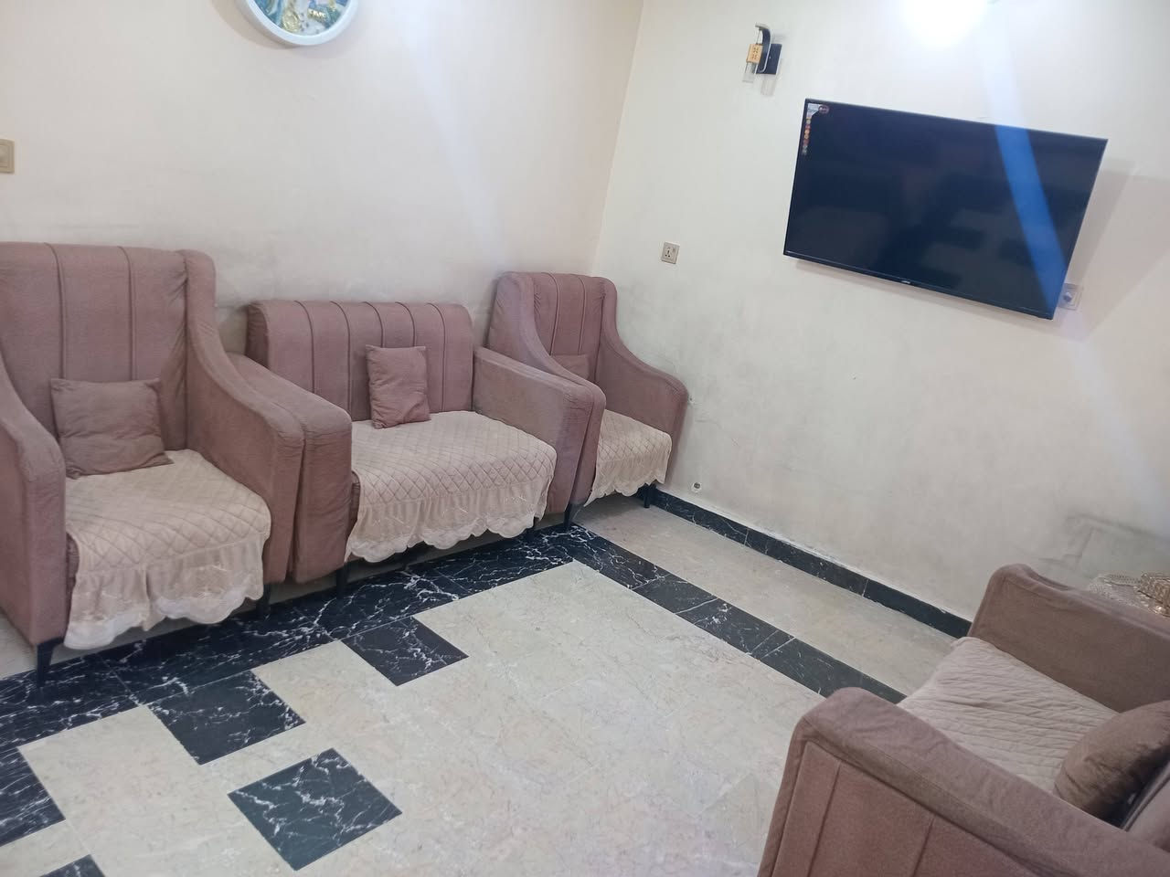 سلام عليكم للبيع ٦ مقاعد ب١٠٠ مكاني البياع ***********
