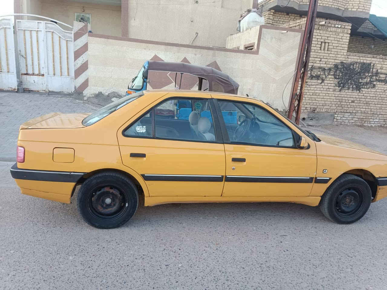 بيجو 405 سياره حلوه وجاهزه من كلشي مكفوله من ضربه وتبديل بيها تلحيضات بصيطه مكينه فرنسي سنويه 27 ميسان لستفسار على الرقم *********** مكلف بالنشر خاص مغلق
