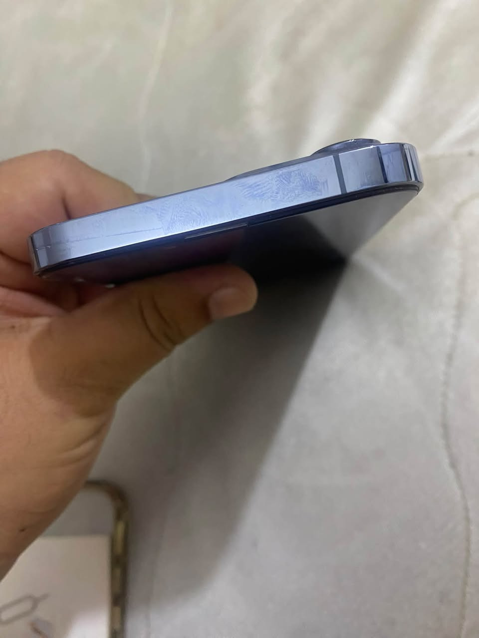 ايفون 13 برو ماكس
شاشه بيها خيال و فطر بالطول و مبدله 
بطاريه مبدله
كاميره مبدله 
كل التفاصيل بالصور 
سعره 375 مجال بسيط كلش 
***********

