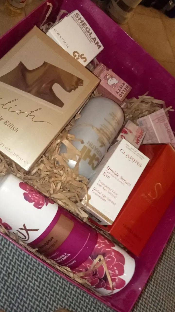 عطور عدد اثنين سي و بيلي ايلش اصلي من الڤانيلا و الشهيرة فقط التغليف مفتوح العمليه وياه مكانه بغداد ثباتيته عاليه الي يريد يراسل ***********
