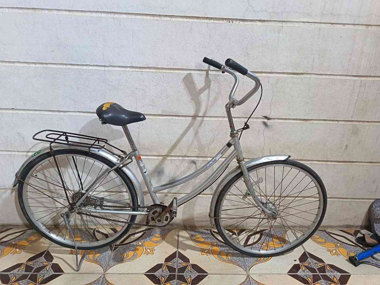 سلام عليكم بايسكل للبيع حجم 26 تايرات 2جديد جوب 2جديد وياله مسطره مابي نقص حساس سعره 50شراي أتصل ***********
