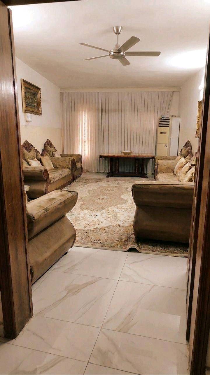 دار للبيع طابو صرف
المساحه//270متر طابقين
الموقع //حله حي الضباط شارع الكابينات على شارع تجاري 
( سعر المتر مليون و600 ) 
المحتويات /
الطابق الاول //يحتوي ع هول كبير وصالة استقبال وغرفه ومطبخين حار وبارد َيحتوي ع حمام ومجمع صحيات +طارمه وحديقه وصحيات خارجيه 

الطابق الثاني // علماً الطابق الثاني تكدر كامشتمل معزول كامل او من ضمن البيت 
يحتوي / على هول كبير في الوسط 
وجهت اليسار غرفتين كبيره وهول صغير في الوسط
جهت اليمين يوجد مطبخ ومخزن صغير وممرر طويل كبير +مجمع صحيات
//علماً البيت بناء قوي ومرمم حديثاً يعني نظيف ما يحتاج اي تعديل
للاستفسار اكثر مراسلة الصفحه او واتساب ***********