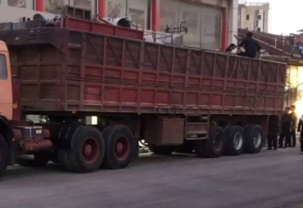 تريله كرواتي هيه والعربانة للبيع مكينة ٤٤ گير كبير اكسل حديث الرقم ***********
