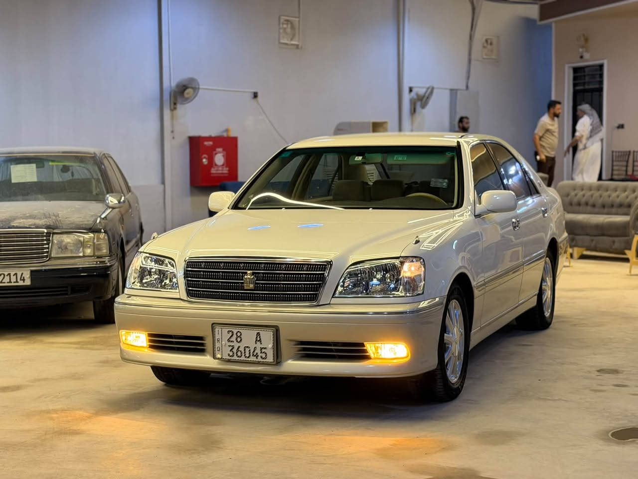 TOYOTA CROWN ROYAL SALON 👑
للبيع تويوتا كراون 2002.
اللون           ابيض محجل   😊.

❗️فقط للذواقة لليدور جديد وزيرو واصولي وكفاله عامه.

رقم نجف .  تسجيل جديد قرار. 102. شرط المداور ثاني يوم سنويه نافذه لغاية 2031  وستوها صاعده هزه جديده شرط ثاني يوم بأسم المشتري وشرط اسجلت بفترة قرار 102. 
مكفوله كفاله عامه عراق ويابان  من كص وضربه ونقل جثه وصبغ  ورسميات والاصوليات والغرامات.
المواصفات 👇.
دكم.
كرستال. خضراوي 
مكينتها ديفور الجبير 
ويل نجمه ابيضّ اصلي.
كشنات كهرباء.
برده خلفيه كهرباء اصليه.
مري كهرباء+هيتر♨️.
تبريد ثلج ❄️+سبلت متحرك.
داخل بيجي  مطعم بصاج.
شاشه كرستال ترحيب.
لايتات كرستال زنون اصل.
بگ لايتات كرستال لد.
ستيران كهربائي 
كامره خلفيه دوار.
سستم نياكل متكامل. اصلي 
تخم تاير +حداديه جديده اسفنجه.
غراض مال جنطه كامله.
والسياره ماعايزه برغي كامله على اخر حبايه.
والسياره بالواقع اجمل من الصور بهواي.📷
العنوان🏡ألنجف الأشرف.
السعر💵. 163.  وبيها مجال قليل جداً جداً.
للأستفسار 📞📲 ***********.  ليث حازم.  
رجاءً اذا ماعجبك السعر او مو شراي اعگب المنشور او تعلق تعليق حلو يدل على اخلاقك الراقيه وكلشي اكو بالسوگ.
