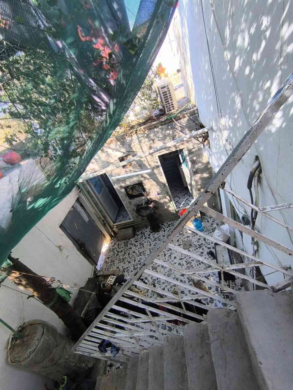 السلام عليكم بيت تجاوز بلقاسم يم مدرسه جبل عامل جاهز من كلشي للبيع ماي كهرباء ميزانيه من كلشي جاهز ماعليه كص نهائيا سعره مناسب 22وبي مجال الاستفسار اكثر ***********
يحتوي على غرفه واستقبال وصاله ومطبخ وصحيات وطارمه وممر ودرج وفوك غرفتين ومساحه سطح كبيره
