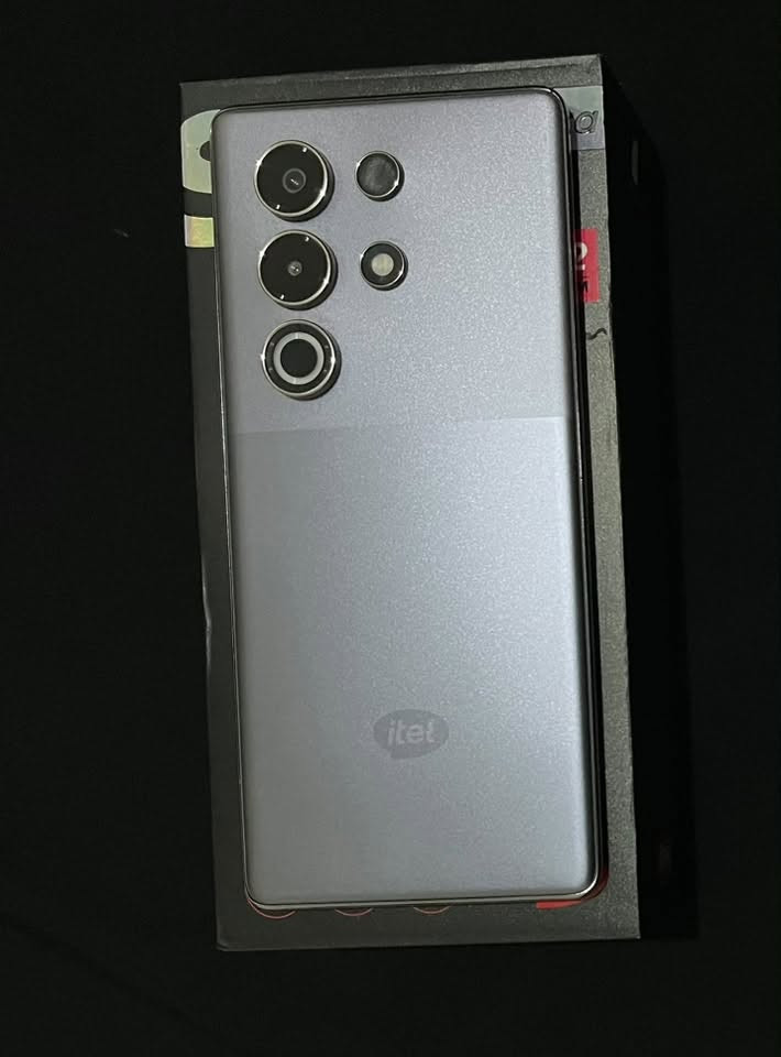 سلام عليكم جهاز للبيع مستعمل 5 اشهر 
إسم الجهاز أس 25
itel S25 Ultra 
ذاكره 512 مكفول من الشخط كارتونته وشاحنته ويا لزكه مالت شركه كفر شفاف مالت شركه جهاز على وضعه مستعمل على أيدي 5 اشهر فقط جهاز راقي بشبكه فول انسه التشكيله مال جناي جهاز خدمي 
السعر 450 وبي مجال يعجبك اتصل مايعجبك على راسي موجود بلمحلات وسعره معروف 
مكان السماوه 
الشراي يتصل
***********
