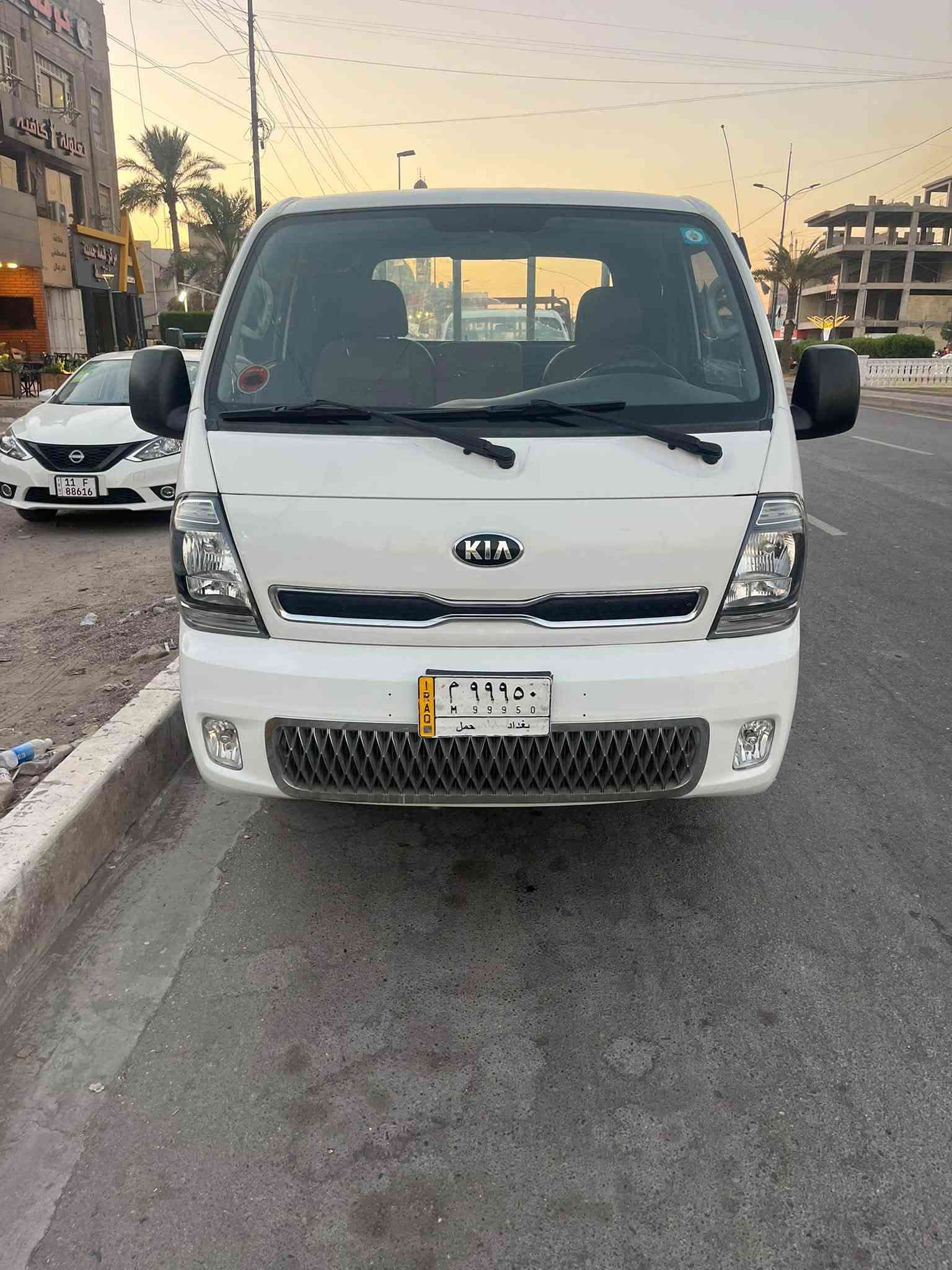 كيا فحل موديل 18 مكينه 4000 لاصرف ولا بخار   مكفول من ضربه   بيها رشه صبغ يم جامه بل ضهر رقمها صدرج حداديه كلها حلوه طهم تايرجديد تاير 14 محور رقمها بغداد مشروع وطني شرط تحويل  السعر 137 بيها مجال عنوان بغداد جميله ***********

