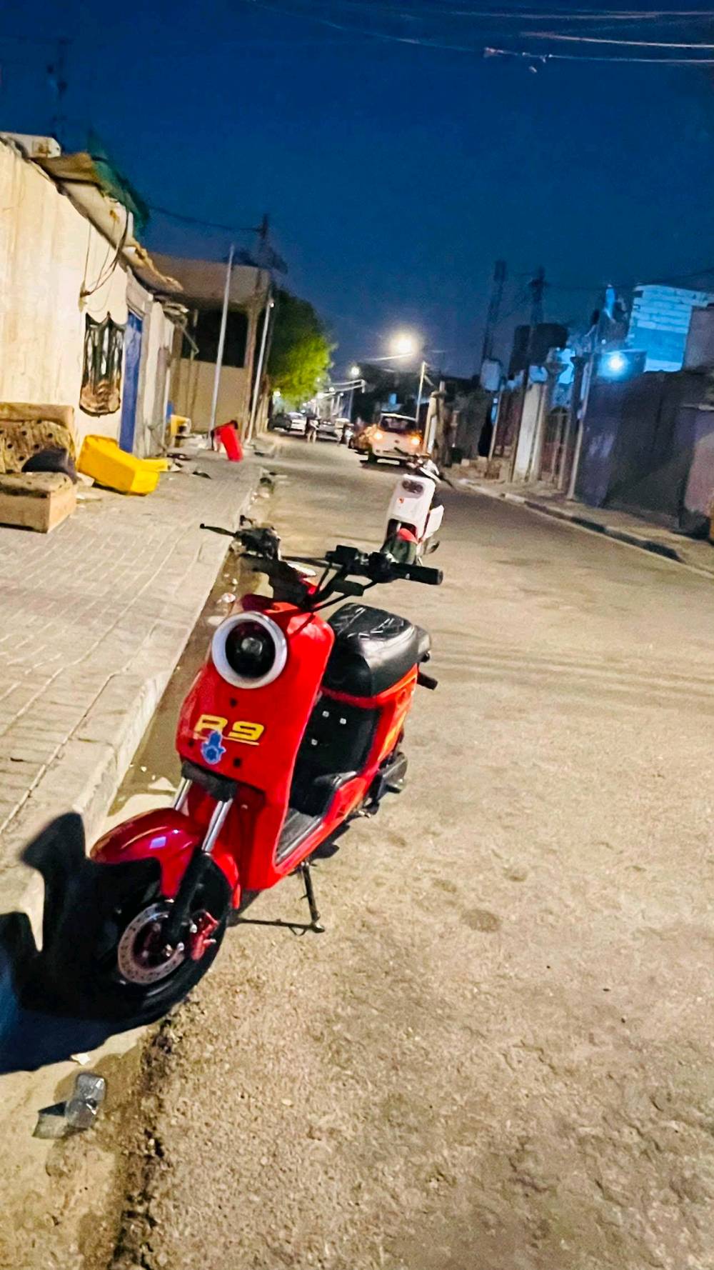 دراجه ار تسعه حمرا بيه بطاريه واكفه دراجه جديده الله شاهد بس عطلت بيه بطاريه وماعندي ابدله الدراجه جديده ماشالله بس بطاريه بيه واكفه وكدامك النضافه السعر 275 وبيه مجال المكان القبله حي الشهداه للستفسار علا الرقم ***********
