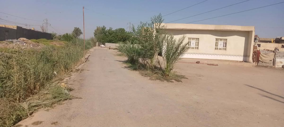 ٣ بيوت • ٢٠٠م • ديوانية أمامية