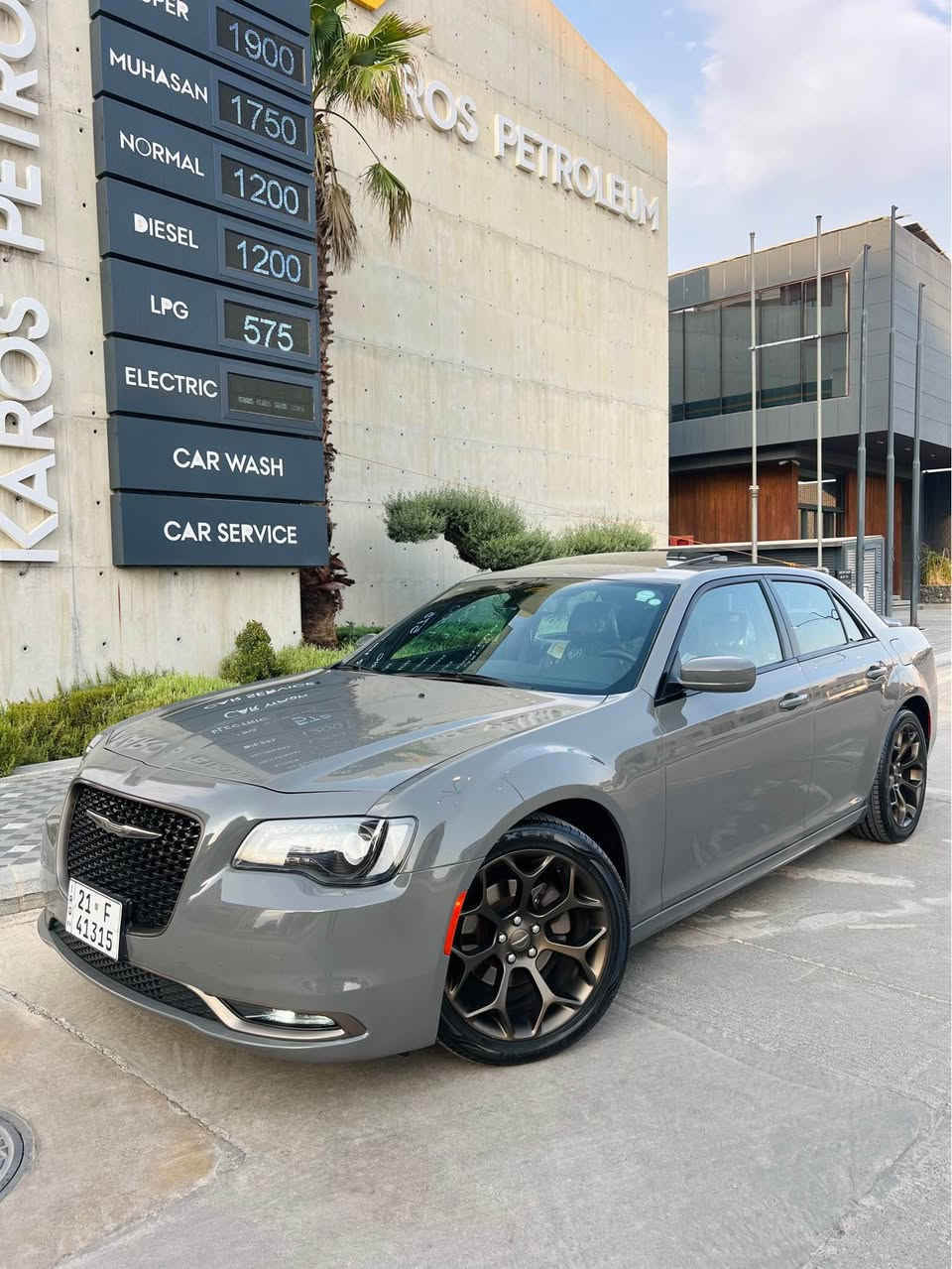 Chrysler 300S 2019 Gold Edition 
70.000 Mile✅
*********** 📞
کلایسلەر 2019. 300S   
فول فول مواصفات گۆڵد ئیدیشن
تەنها ٧٠ هەزار مایل ڕۆشتووە کلین تایتڵ
هەردوو بەصمەی شەریکەی ماوە مواصفات S
دەعامی بۆ دەعامی بێ بۆیاخ بێ سارد و شوخت
بەصمە شەغال پانۆراما کوشن هیتەر
کوشن جلد لایت زینۆن و لید
گێڕی سوکان دوگمەی سپۆرت شاشە گەورە
کامێرای دواوە تایە و ویل ٢٠ تەبرید مەرکەزی
سەماعە Alpine سوکان هیتەر
گێڕ و مەکینە بەشەرت  نەکراوەتەوە
سەنەوی و ژینگە  تا ٢٠٣١ تازەیە هەزە و بەرادی تازەیە
٤ تایە و ویلی بیلادی لۆک 
تەحویل و غرامە بەشەرتە بەناوی خۆمانەوەیە
ناونیشان سلێمانی *********** السليمانية, العراق

