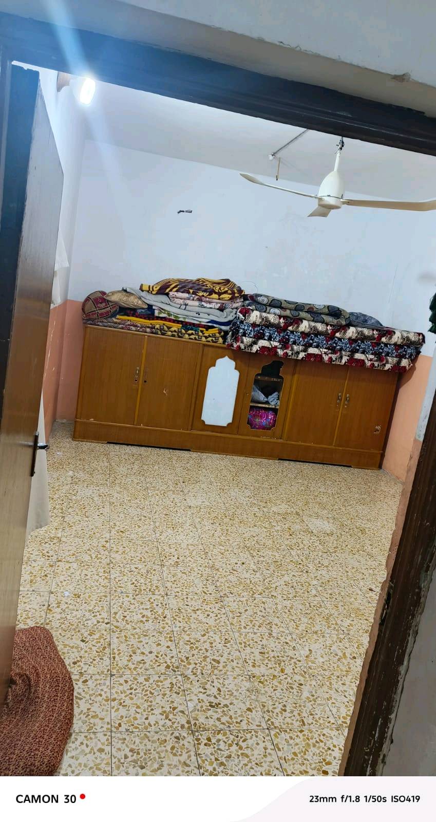 دارللبيع 180 متر حي الجمعيه 
165 وبيه مجال