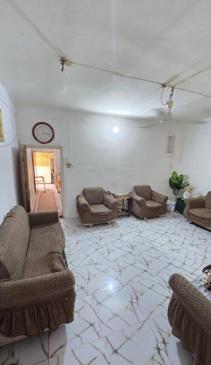 السلام عليكم دار للبيع
طابو صرف مساحة 200
موقع ممنتاز طوريج حي الجمعيه خلف الشارع العام مباشر ب ضهر البيت شارع العام 
يحتوي ع ٣غرف نوم صحيات خارجية داخلية 
تكدر تسوي مشتملات ثنين ينقسم ستفسار 
***********بي واتساب
