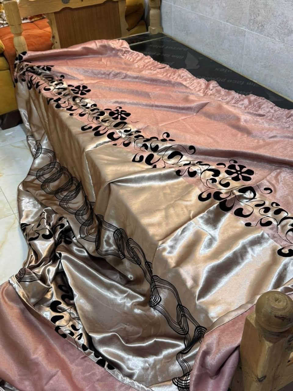السلام عليكم ،
بردة ست قطع ب20، اما البردة النيلية هاذي جديدة سعرهة ب ٣٠، سرير خشب نظيف ب ٤٠ وبي مجال ،، مفرشة تخم عشر مقاعد ب20 ، سخان ألمنيوم ب10..
درج 8 بايات ب 10
الرقم ***********
الموقع: كوت الزهراء قرب عمارة القزويني او مجمع الكرار.
