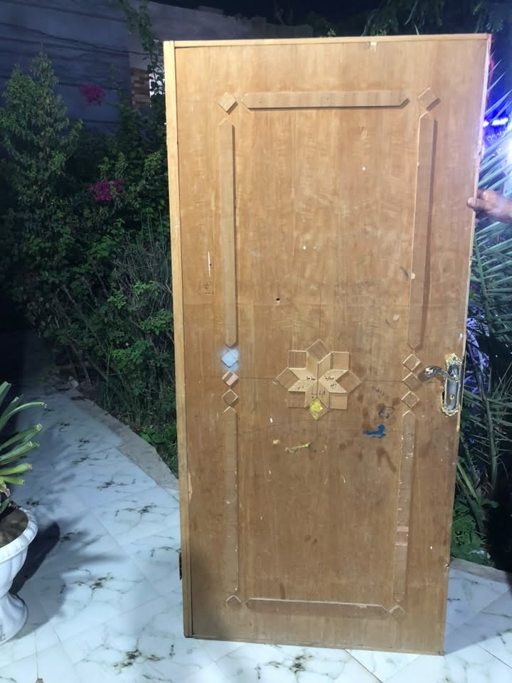 ابواب • ٢ قطع • بحالة جيدة