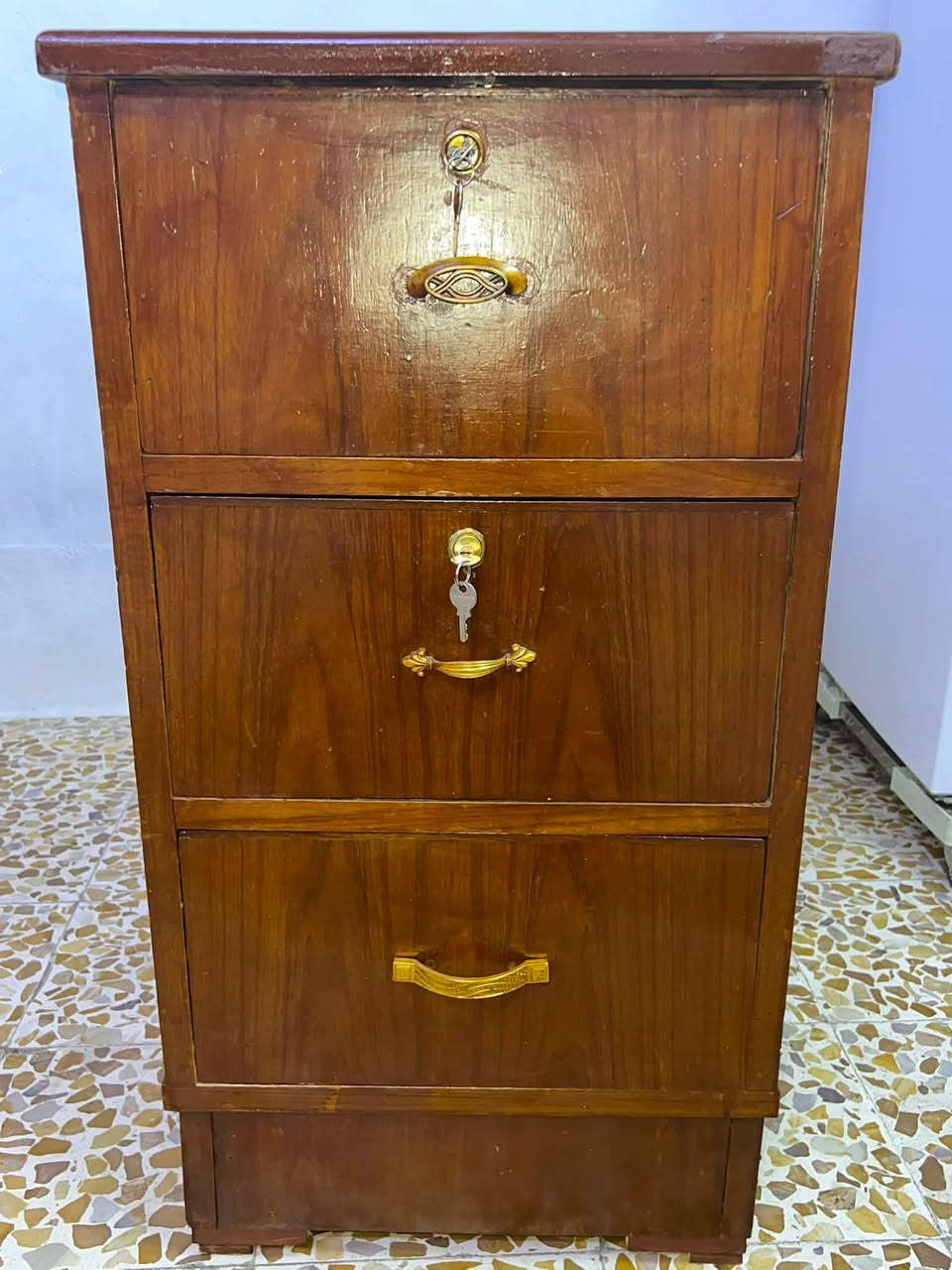 كمدينه نظيفه فول خشب صاج عراقي كامله مكمله رجا شراي اتصل وتساب وخط السعر ٤٠وبيه مجال الرقم ***********
