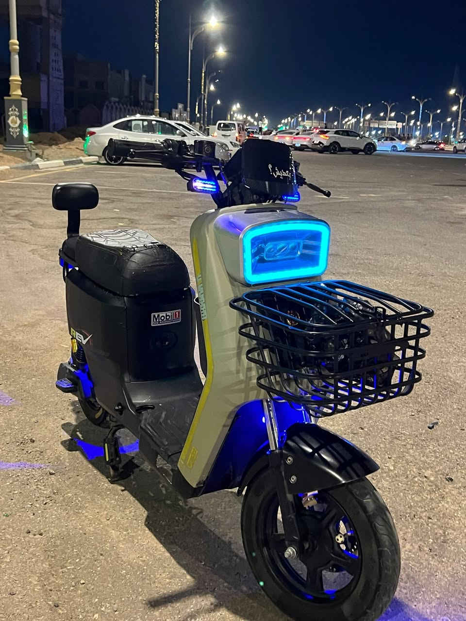 سلام عليكم بايسكل شحن R7 للبيع نضيف جدا مواصفات:شاحنusp دبل اشاره عداد سرعه عداد شحن 4 سرع سرعه 110 ما بي نقص البايسكل خير من الله شكل واداء  تايرات وبطاريات جديده  سعر 400 وبي مجال مكان كربلاء قرب مستشفى الكفيل للاستفسار ***********
