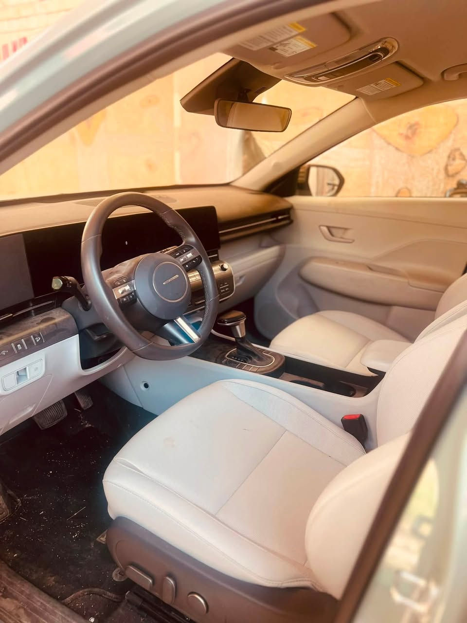 سياره للبيع هونداي كونا موديل ٢٠٢٤فول مواصفات ماعده الكامره حادث خفيف بدون دواخل وبدون ايرباك 
موصفات داخل ابيض 
سياقه ذاتيه 
كرسي كهربائيه
قطعتين تبريد 
محرك ٢٠٠٠دوش
وباقي المواصفات المعروفه 
ماشيه ١١شبه الزيرو 
سياره نضيفه ومانقصه شي تخم تايرات جديد اي شي ما ناقصه 
وللإستفسار الاتصال على هذه الرقم ***********
