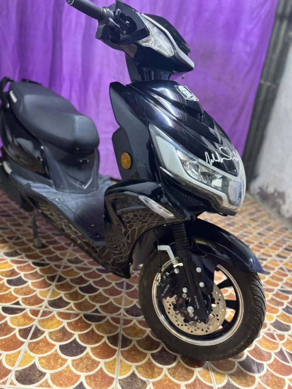 🛵MTR
⚡ المواصفات 
🔋بطاريات مسطرة اكرافين 
⚙️ ملف 2000W
🛞حجم الاطار 90/90/12
🛑 بريك امامي دسك خلفي بنز 
🎮ثلاث انضمه قيادة 
🚨نظام p للحماية 
🚨 نظام Rللرجوع الى الخلف 
وبعد بيها هواي مواصفات سعر 600
*********** اتصل
