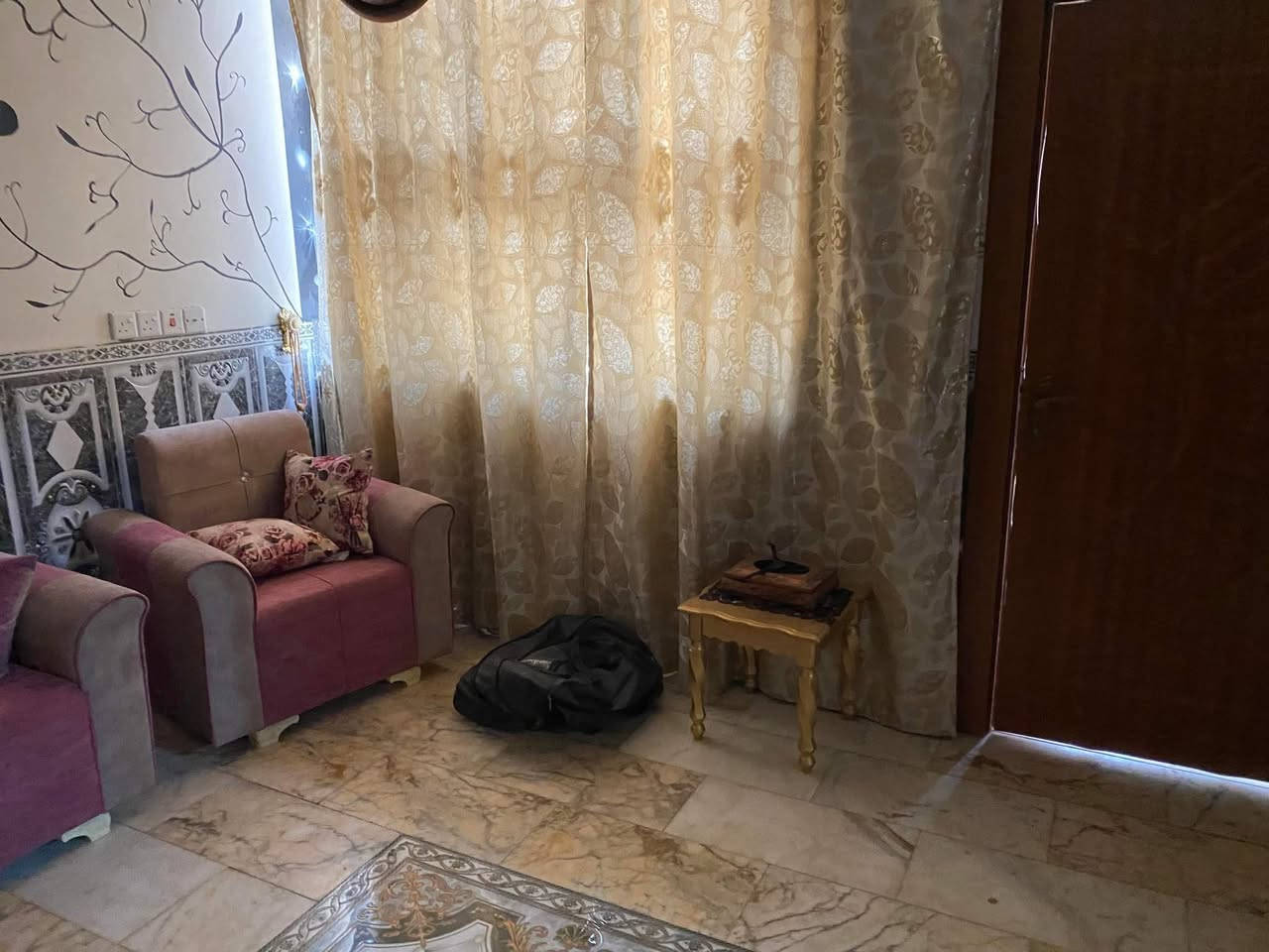 الدار لبيع كربلاء حي الامل بالقرب من مدينه الامام الحسين ع للزائرين طريق الحله
المساحة 230 م طابقين درجه اولى بناء جديد السعر 260 للاستفسار اكثر الاتصال على الارقام التاليه 
***********
***********
