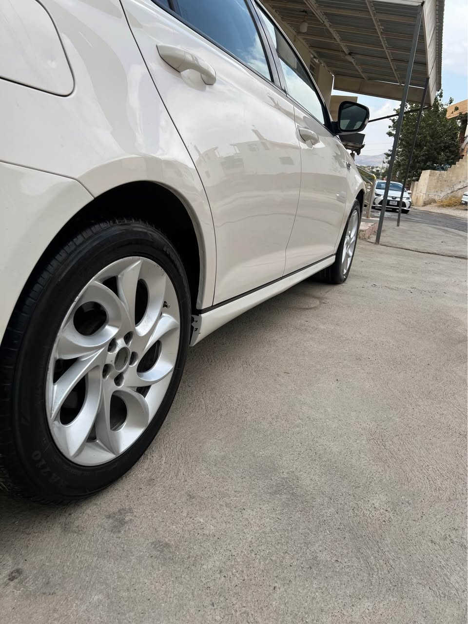 ئیمجی ٦ ٢٠١٤ بەڕیتانی
مەکینەی ١٨ تۆربۆ
سەیارەکە بەس ماشاللەی ئەوێت
یەک بست بۆیاخی هەیە
سەیارەکە فوک مواسەفاتە
تانها بیلاد سەقف ڕەش نییە
لەزگەی پانۆڕامایە
سەلاجە
تەبرید مەرکەزی
تەعدیل سورعە
بادل شەفت
سەیارەکە زۆر زۆر تایبەتە
ناویم کردوە بە فۆرمیگا سور و فۆڕجێت
نرخی ٧٥$ السليمانية, العراق

